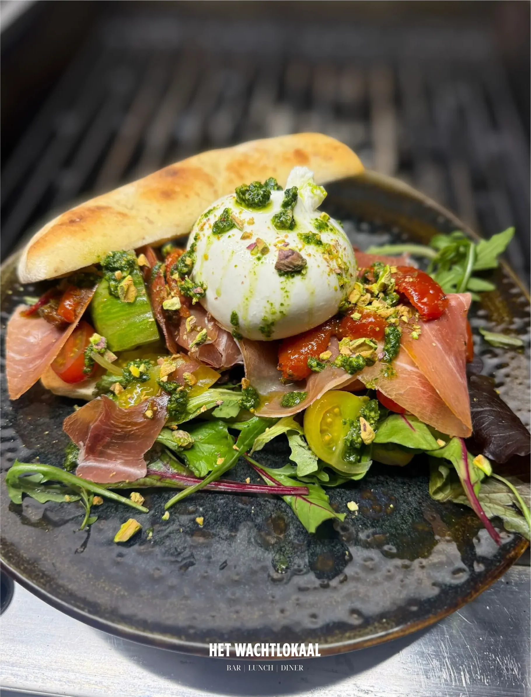 Burrata met prosciutto