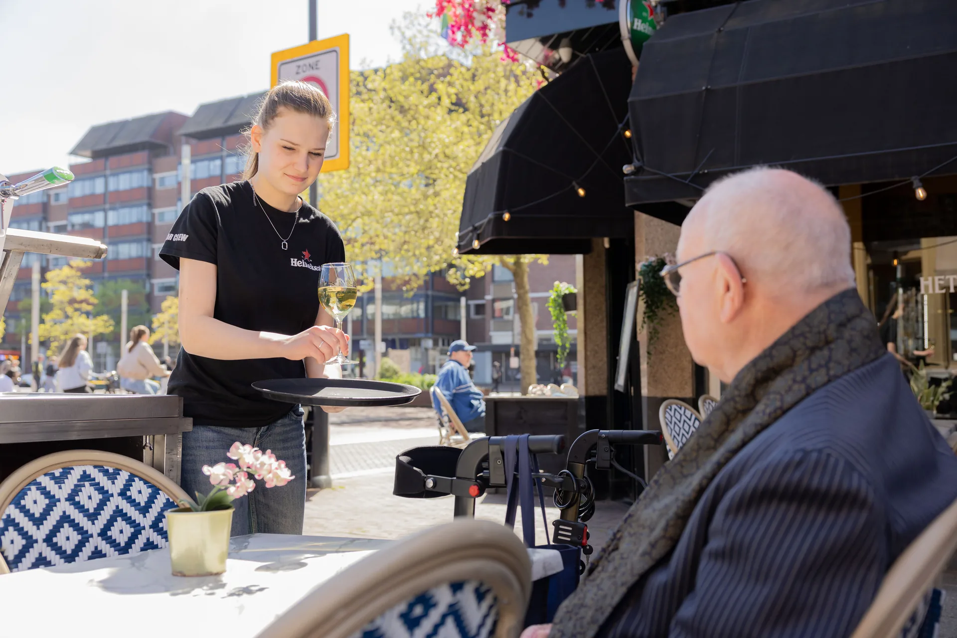 Gast op het terras