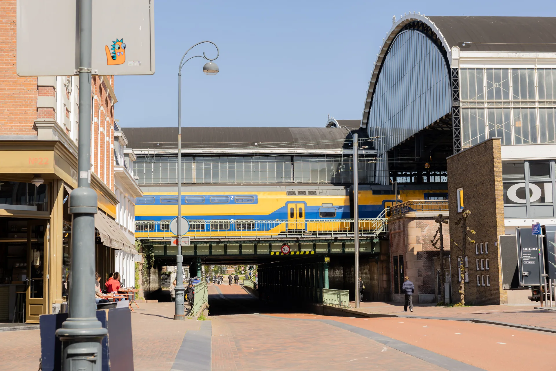 Terras onder de luifel